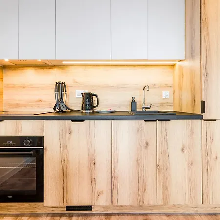 Διαμέρισμα Partynice - Parking & Balcony - By Rentujemy *