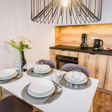 Διαμέρισμα Partynice - Parking & Balcony - By Rentujemy