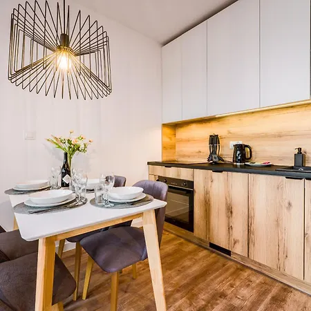 Partynice - Parking & Balcony - By Rentujemy Διαμέρισμα Βρότσλαβ