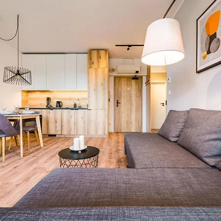 Partynice - Parking & Balcony - By Rentujemy Διαμέρισμα