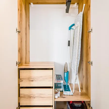 Partynice - Parking & Balcony - By Rentujemy Διαμέρισμα Βρότσλαβ